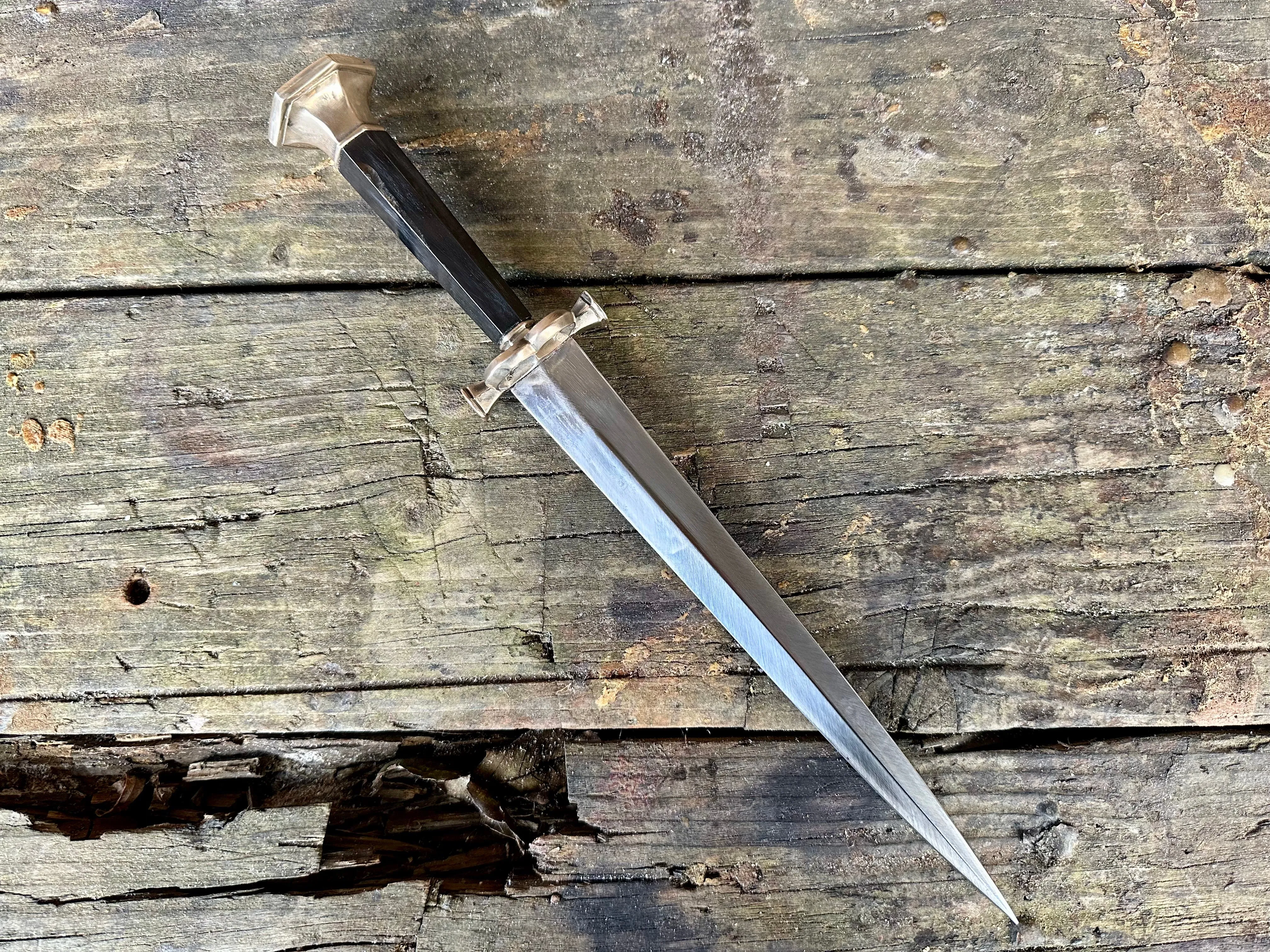 16thC German quillon dagger with hexagonal grip - SOLD