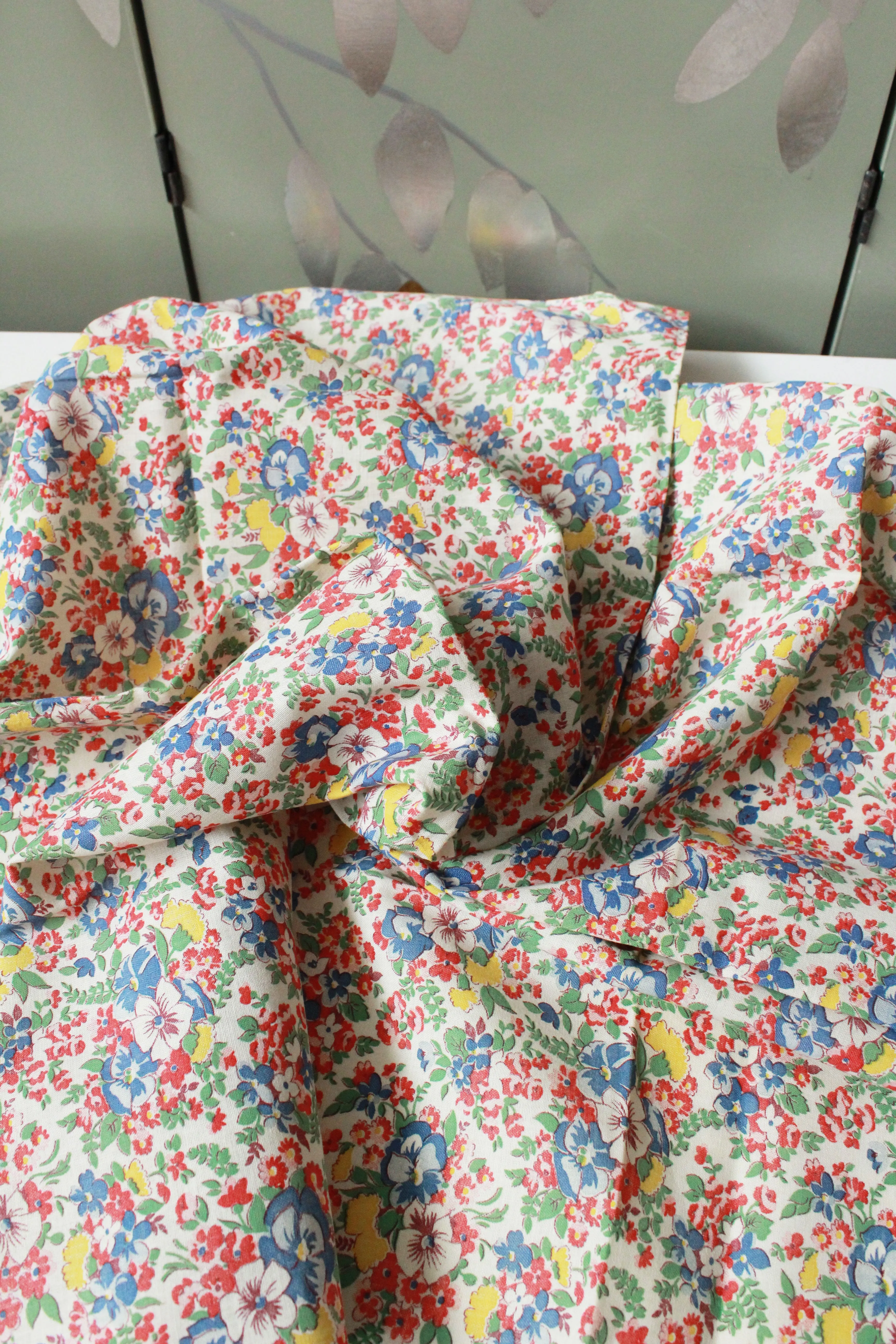 1940s Floral Feedsack In Primary Colours, Red/Blue/Yellow/Green, 1940s Vintage Summer Fabric