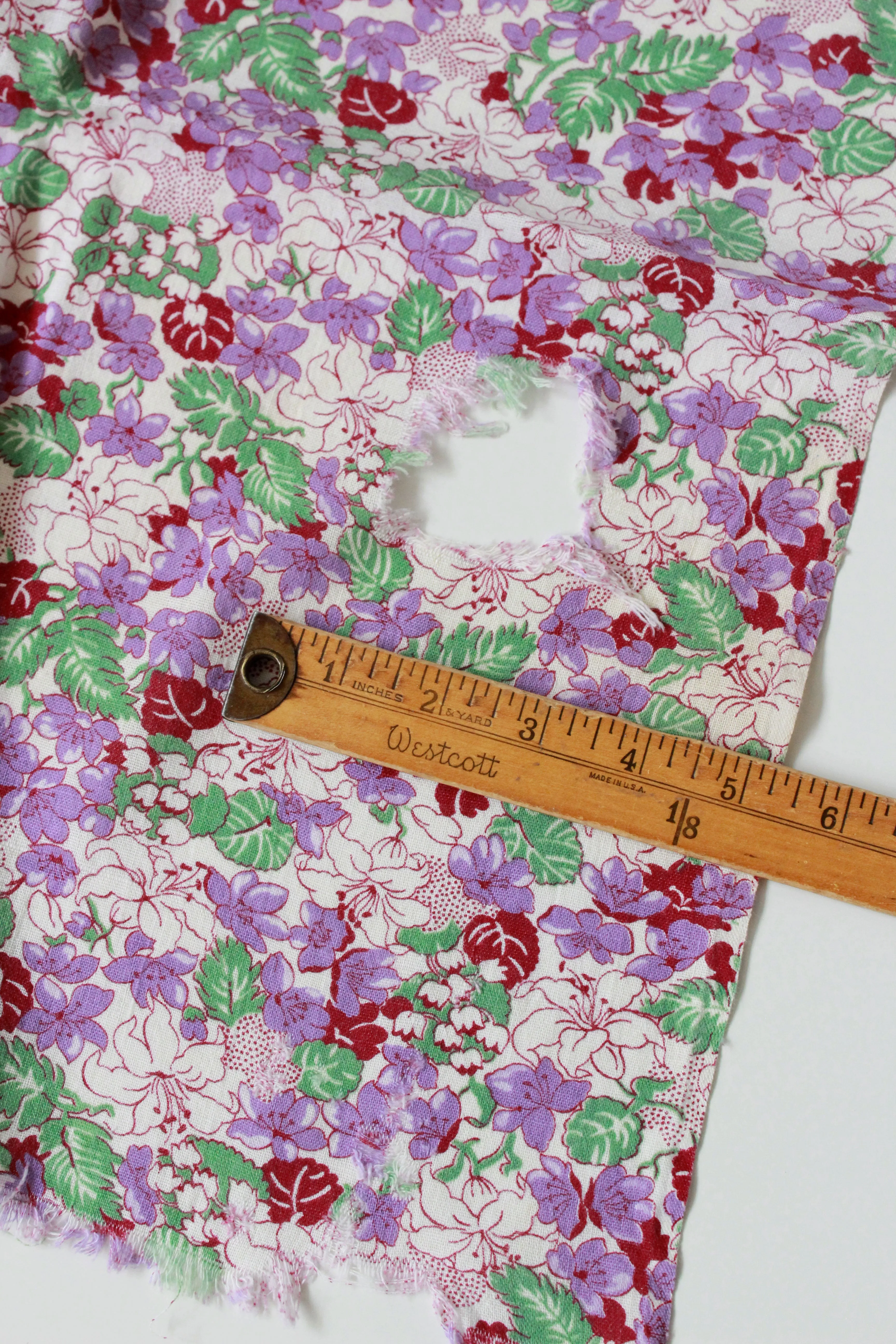 1940s Flower Feedsack with Purple/Green/White Flowers, 1940s Vintage Summer fabric