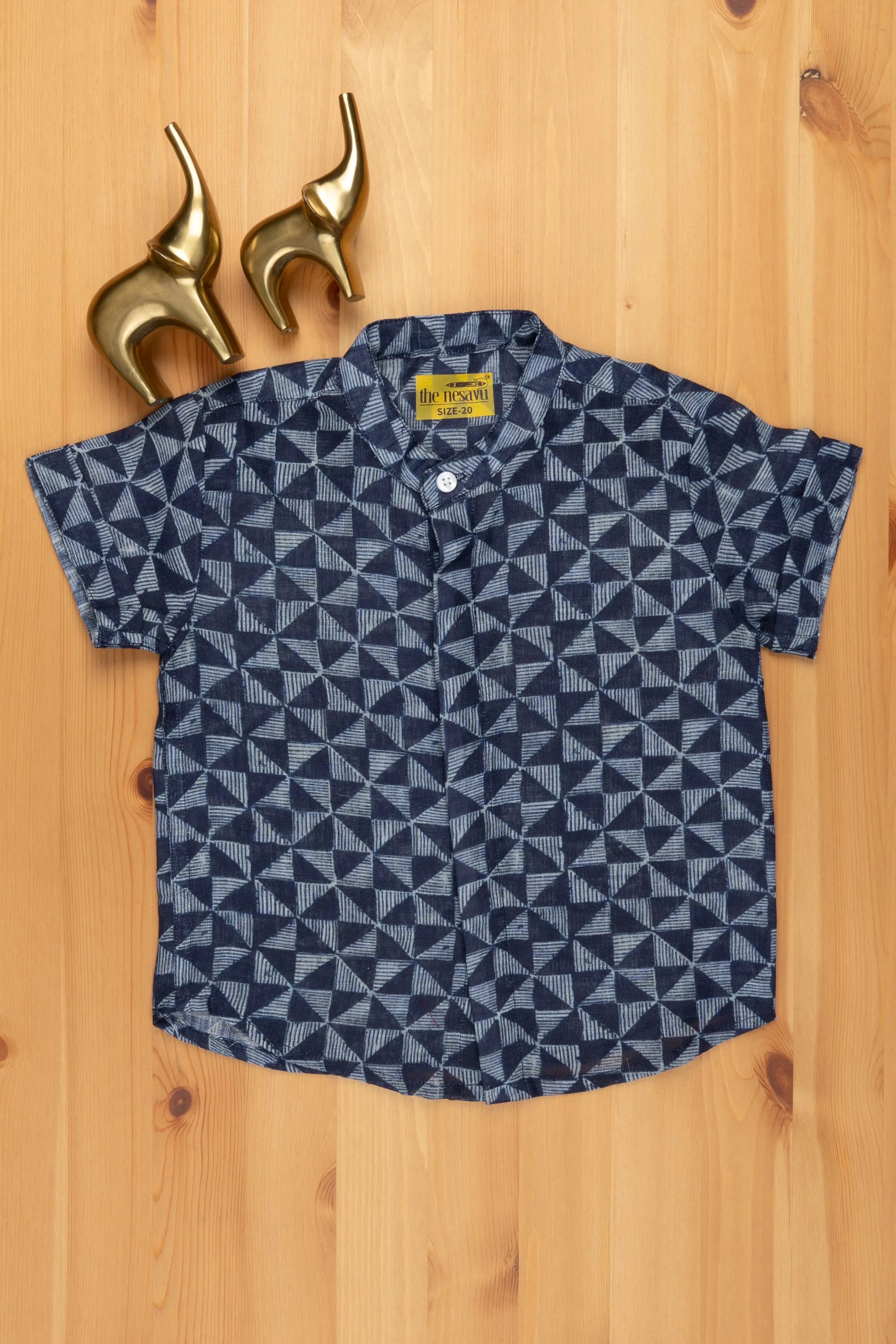 ALD. Indigo Serenity: Linen Boys' Shirt with Tranquil Blue Prints for a Calming Look