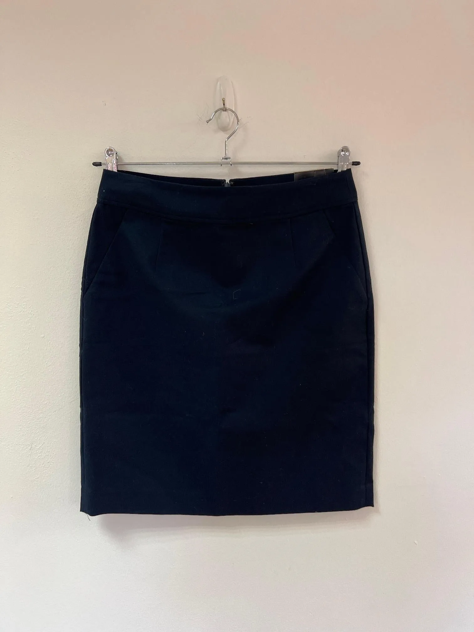 Navy short pencil skirt, Banana Republic, Size 8