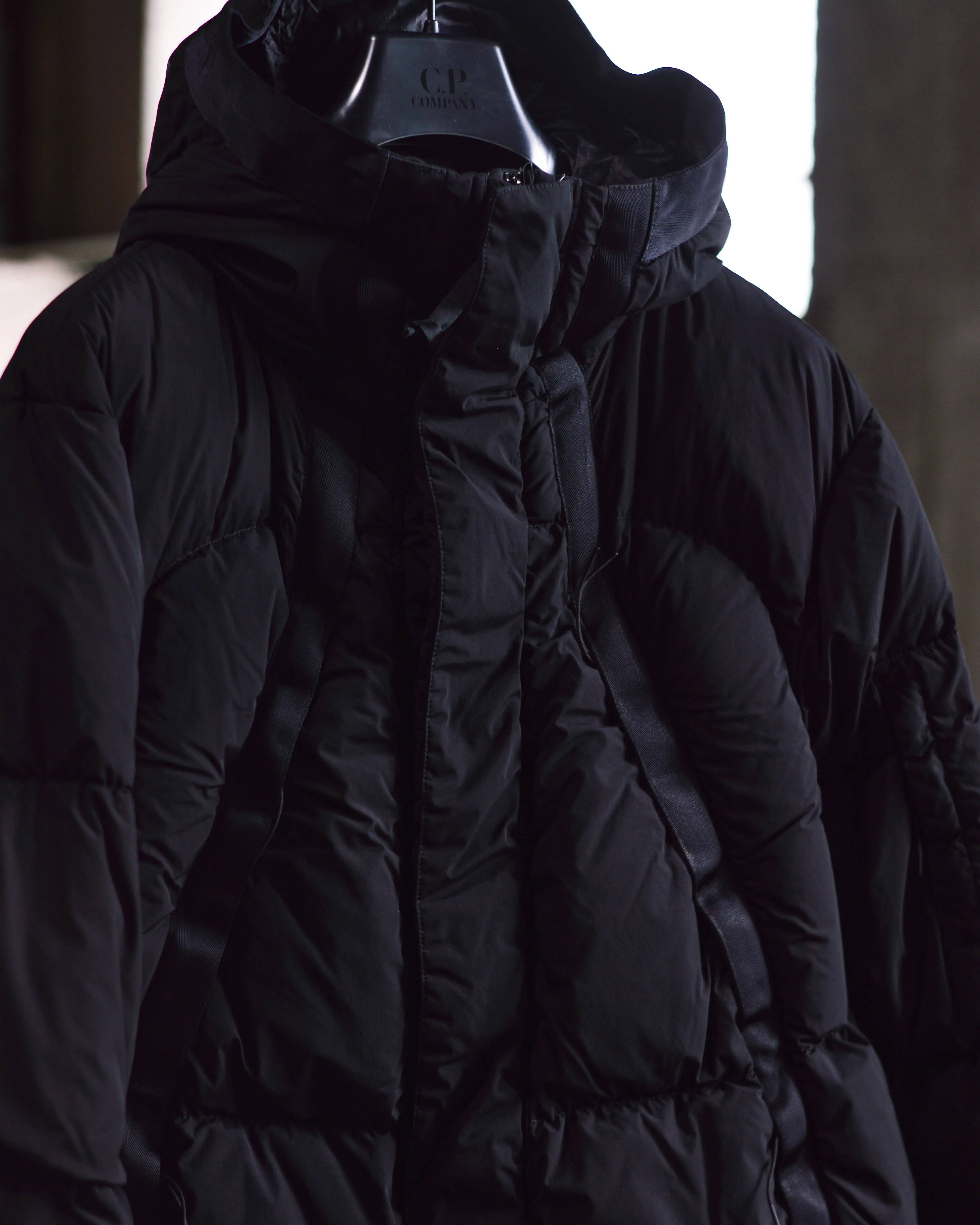 〈Nycra-R Hooded Down Coat〉