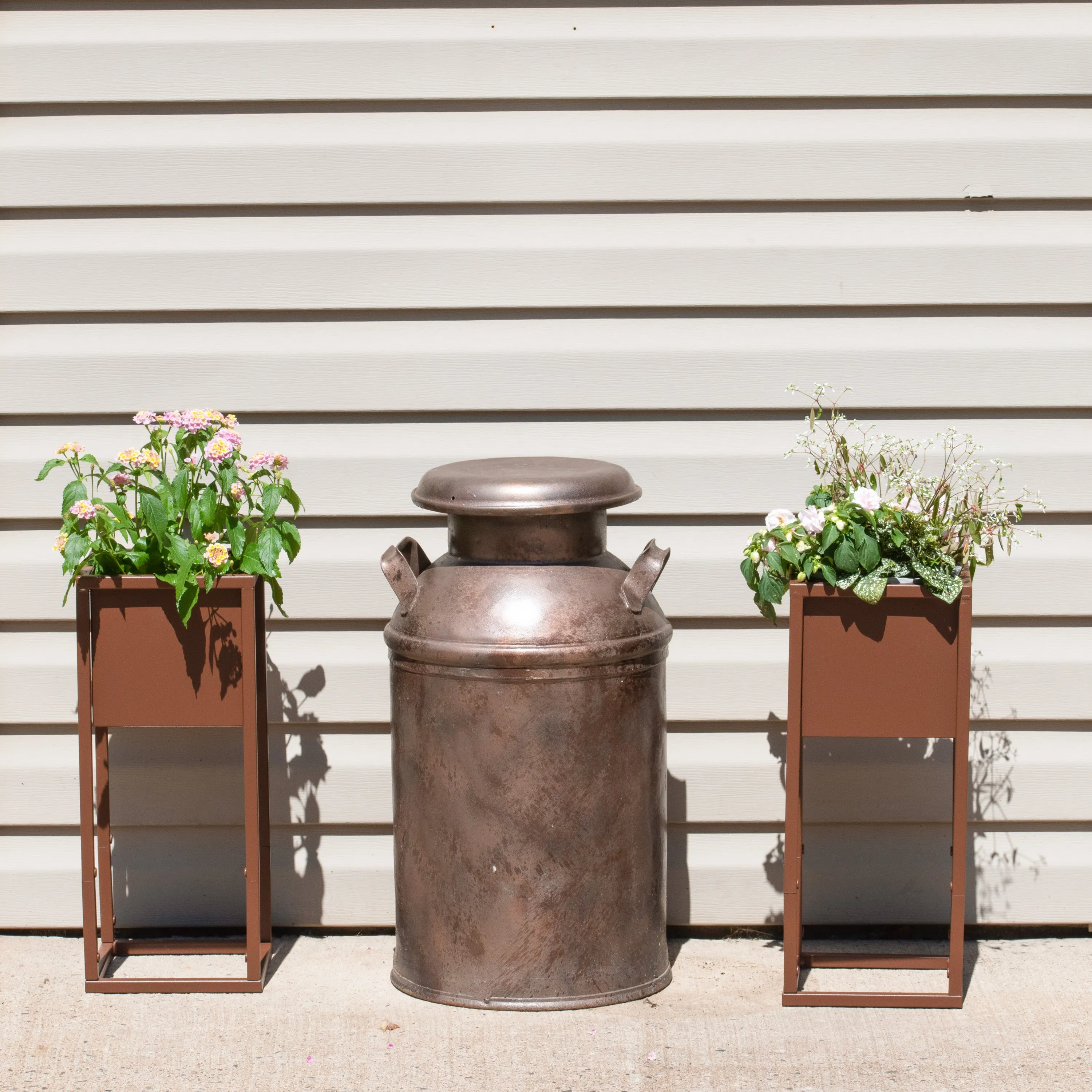 Sunnydaze Modern Simplicity Metal Planter Boxes with Legs - Set of 2