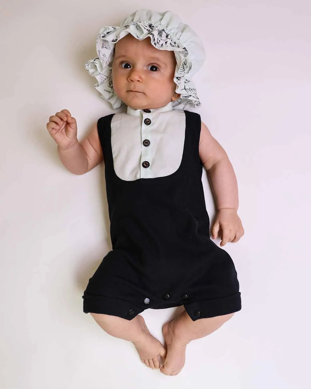 Zwarte baby overall met contrasterende kraag 